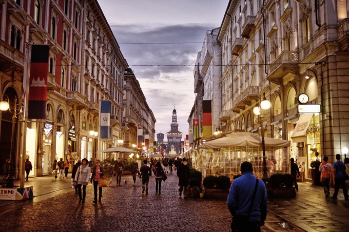 Milano di notte: luci, ombre e storie che non finiscono all’alba