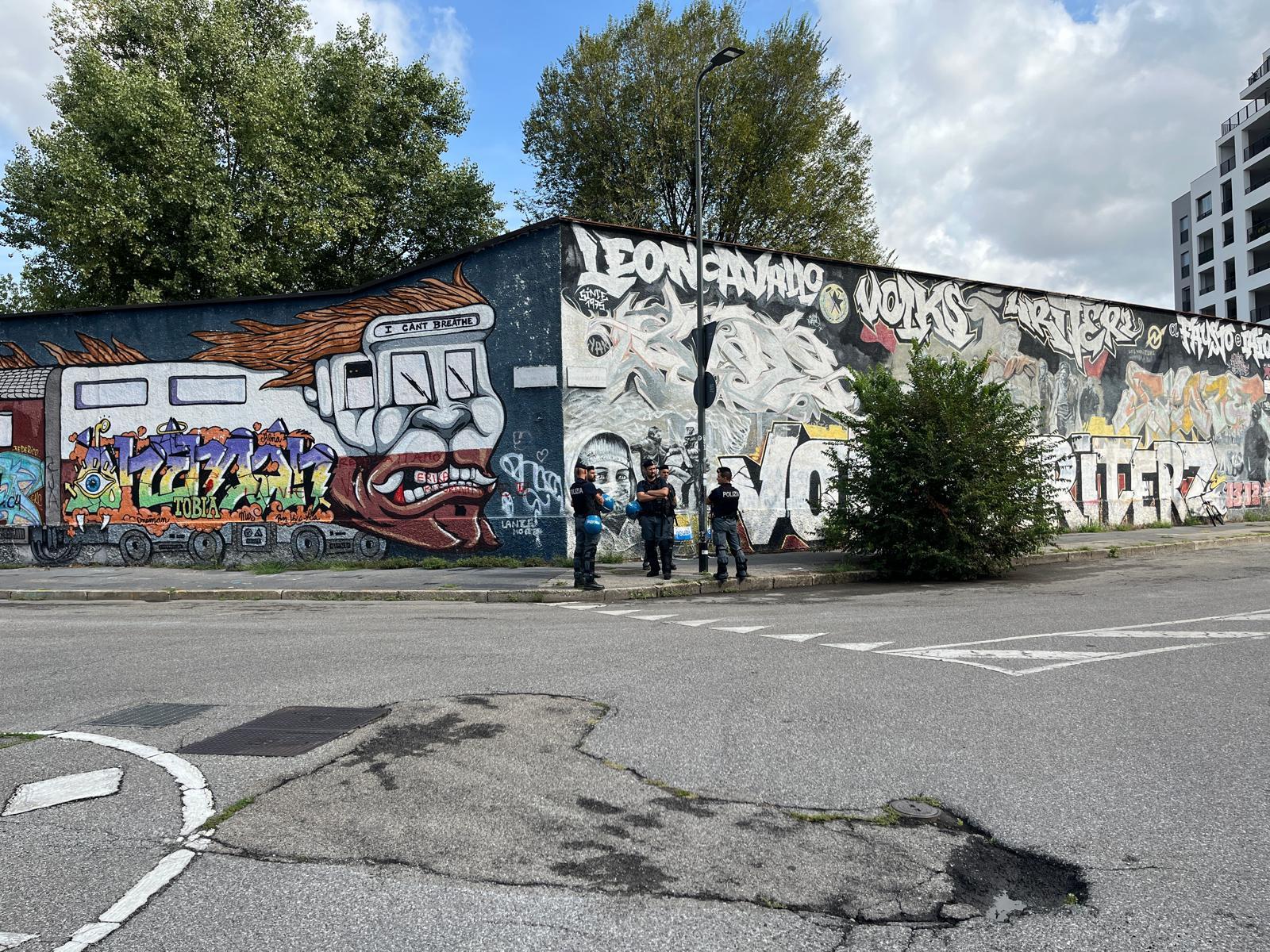 LEONCAVALLO, SGOMBERO CENTRO SOCIALE (FOTO 4)