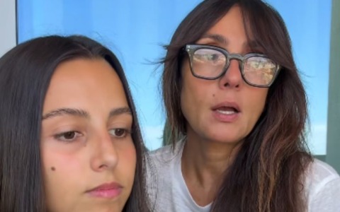 Corteo pro Palestina, anche Ambra Angiolini a Milano in piazza con la figlia Jolanda: “Non basta commentare dal divano”