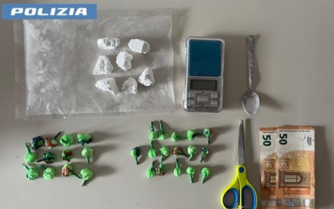 Smantellata base per lo spaccio a pochi passi da Milano: arrestato un 33enne