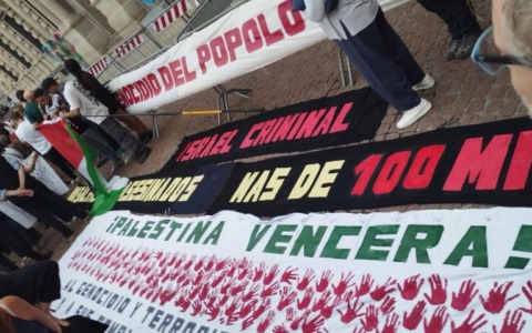 Milano, protesta in piazza contro la guerra a Gaza: tensioni con la polizia