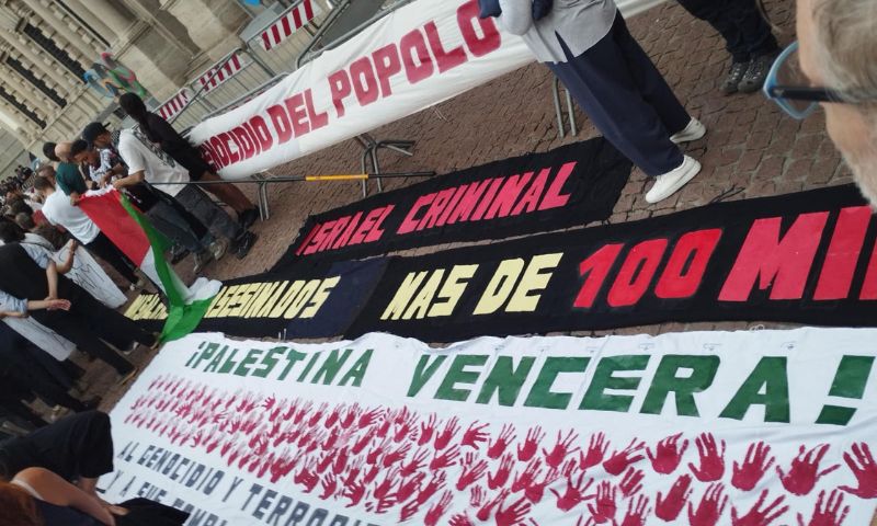 Milano, protesta in piazza contro la guerra a Gaza: tensioni con la polizia