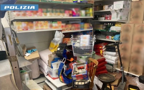 Controlli nei negozi alimentari: sigilli a un esercizio in via Montegani