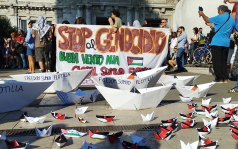 Milano in piazza a sostegno della Global Sumud Flotilla in mare verso Gaza