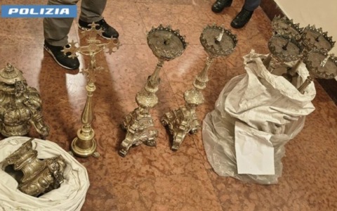 Oggetti sacri rubati in un santuario nella bergamasca ritrovati per strada in zona Niguarda
