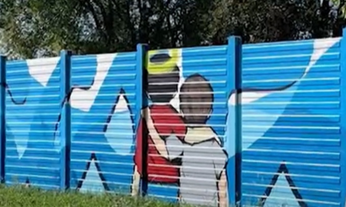Inaugurato al parco del Giambellino il grande murale per il piccolo Alan Kurdi