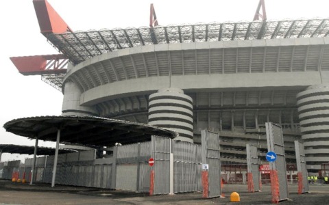 San Siro al bivio: oggi seduta a oltranza per la cessione dello stadio. La maggioranza alla ricerca di due voti
