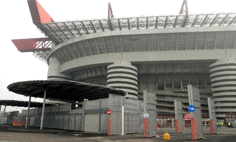 San Siro al bivio: oggi seduta a oltranza per la cessione dello stadio. La maggioranza alla ricerca di due voti