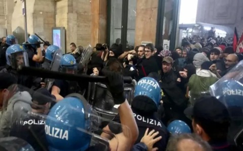 Due diciassettenni ai domiciliari per gli scontri in Centrale: “Comportamenti violenti”. I legali: “Decisione ingiusta, impugneremo il provvedimento”