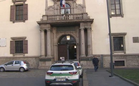 Lite in strada vicino al Duomo: 28enne ferito si presenta al Comando della polizia locale