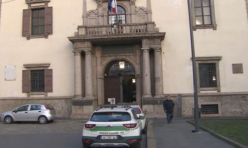 Lite in strada vicino al Duomo: 28enne ferito si presenta al Comando della polizia locale