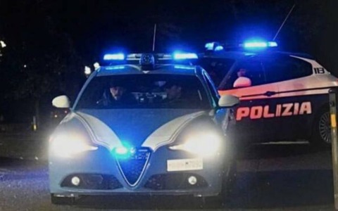 Sabato notte di violenza a Milano, 18enne accoltellato all’Arco della Pace, feriti altri cinque ragazzi in città