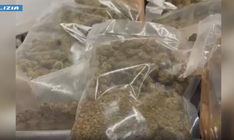 Milano, doppio blitz antidroga: sequestrati oltre 30 chili di stupefacenti, sette arresti