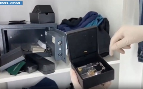 Smascherata la rete criminale che truffava gli anziani: 73enne milanese nascondeva in casa la refurtiva
