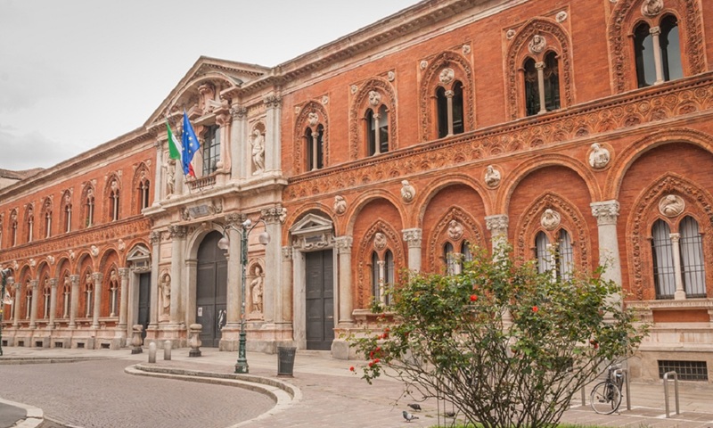 Universitario molesta la compagna di studi: scatta il divieto di avvicinamento