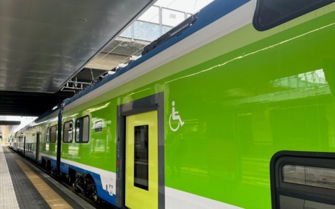 Ritardi e cancellazioni per i treni Trenord: lunedì nero per i pendolari per guasto all’hub di Milano