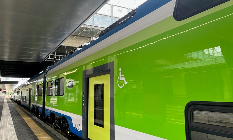 Ritardi e cancellazioni per i treni Trenord: lunedì nero per i pendolari per guasto all’hub di Milano