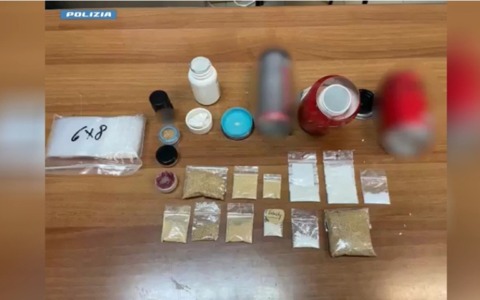 39enne statunitense arrestato per spaccio in via Clitumno: nascondeva la droga nelle lattine delle bibite