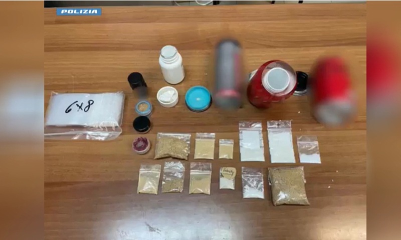 39enne statunitense arrestato per spaccio in via Clitumno: nascondeva la droga nelle lattine delle bibite