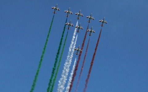 Tragedia in volo, Milano rinuncia alle Frecce Tricolori