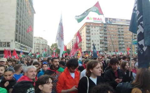 Al corteo di Milano per Gaza e per la Flotilla di ieri sera oltre 20mila persone. Oggi sciopero generale e nuova manifestazione