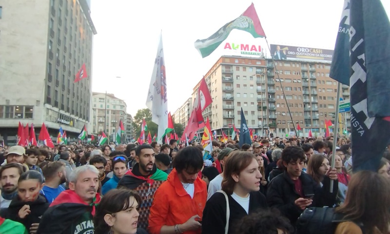 Al corteo di Milano per Gaza e per la Flotilla di ieri sera oltre 20mila persone. Oggi sciopero generale e nuova manifestazione