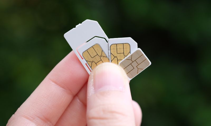 Sim attivate con documenti falsi: sospesa la licenza a un negozio di telefonia di via Petrocchi