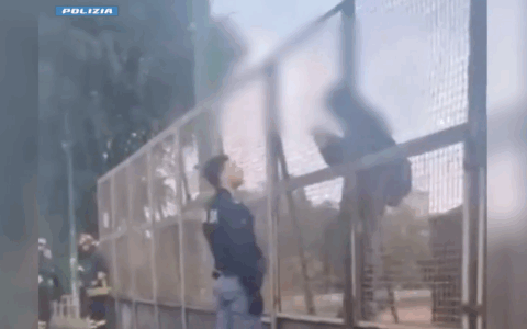 La Polizia salva un uomo dal Cavalcavia Bacula: evitata una tragedia