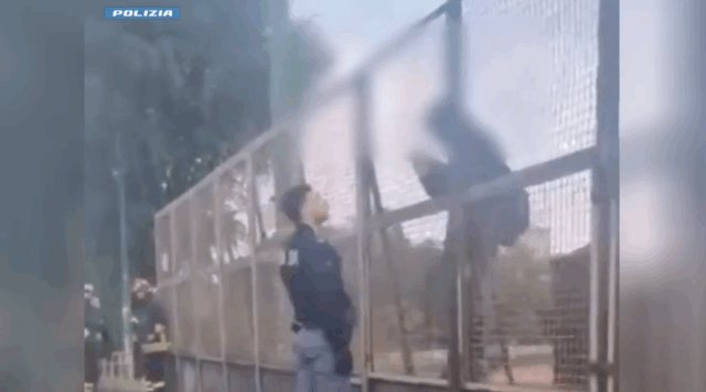 La Polizia salva un uomo dal Cavalcavia Bacula: evitata una tragedia
