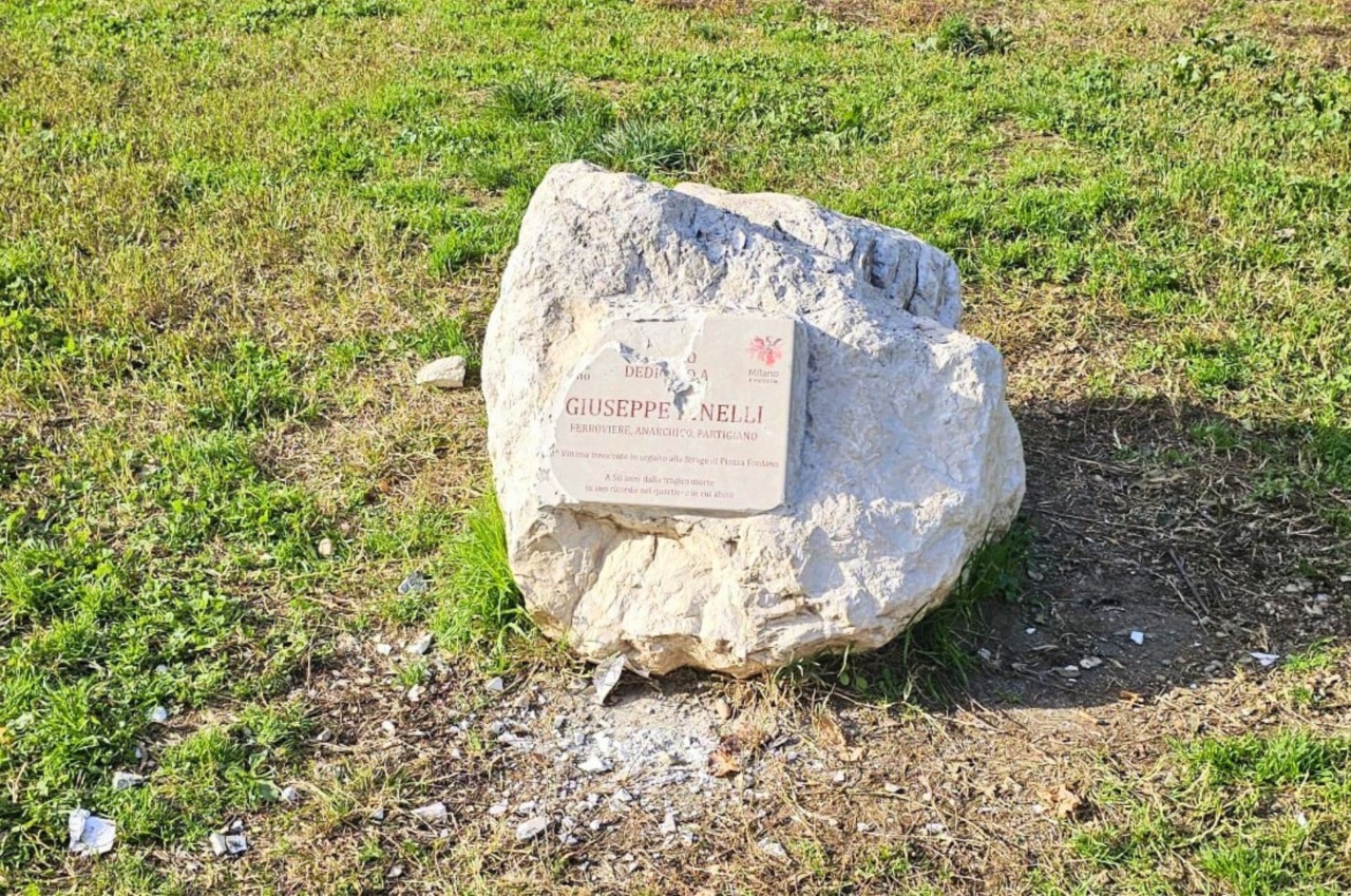 Vandalizzata di nuovo la targa in ricordo di Giuseppe Pinelli: l’ANPI chiede che sia messa in sicurezza