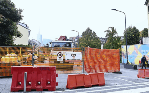 Stop al cemento, posa di 35 nuovi alberi: al via i lavori in via Toce per una nuova area verde e drenante