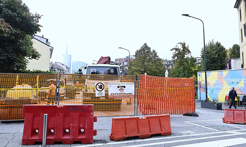 Stop al cemento, posa di 35 nuovi alberi: al via i lavori in via Toce per una nuova area verde e drenante