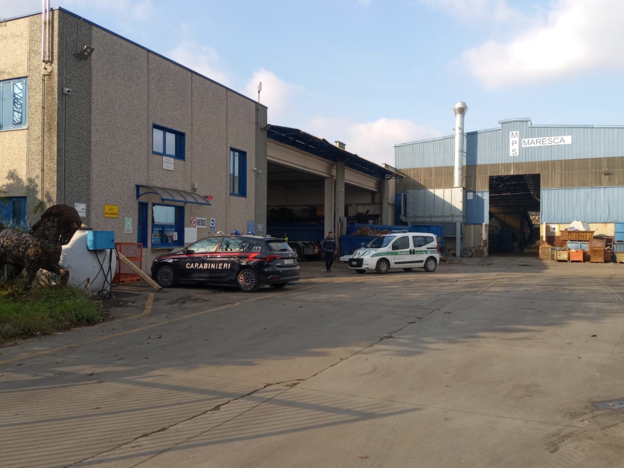 Autotrasportatore muore schiacciato da un muletto