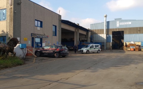 Autotrasportatore muore schiacciato da un muletto