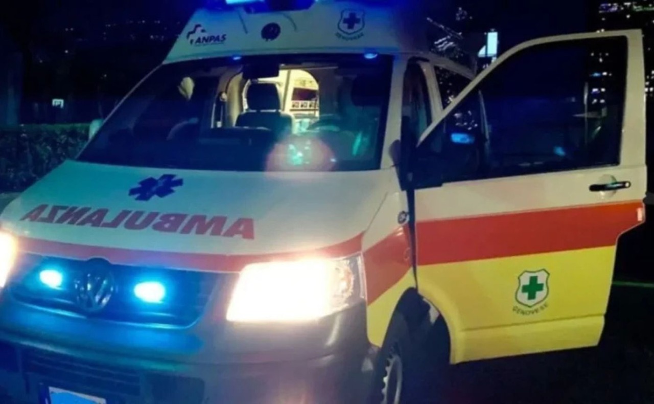 Danneggiano un’ambulanza in servizio: denunciati quattro giovani in viale Monte Nero