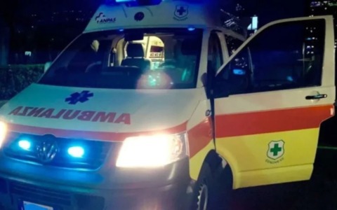 Danneggiano un’ambulanza in servizio: denunciati quattro giovani in viale Monte Nero