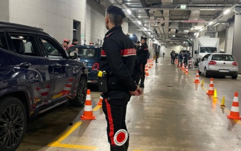 Maxi controlli dei carabinieri nella notte di Halloween nelle zone della movida cittadina