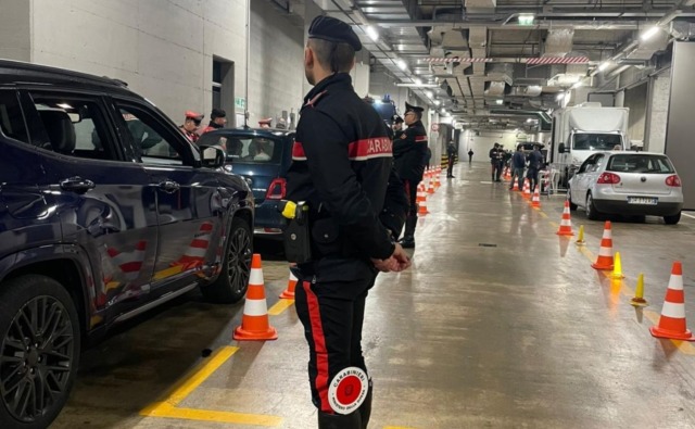 Maxi controlli dei carabinieri nella notte di Halloween nelle zone della movida cittadina
