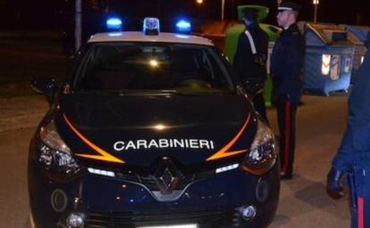 Seguendo il Gps del suo tablet appena rubato guida i carabinieri al covo dei ladri: quattro denunciati, uno arrestato