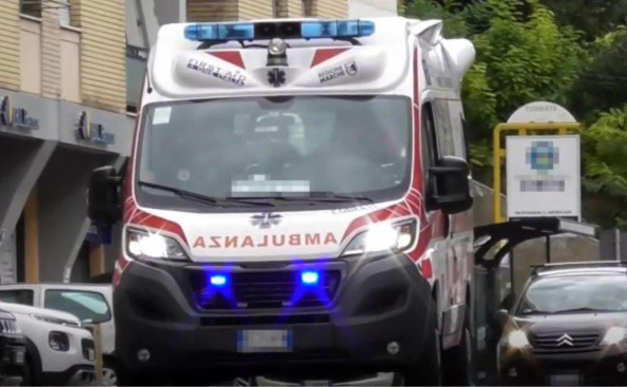 Un pedone è stato travolto da un autobus di Atm in viale Jenner: gravissimo all’ospedale Niguarda