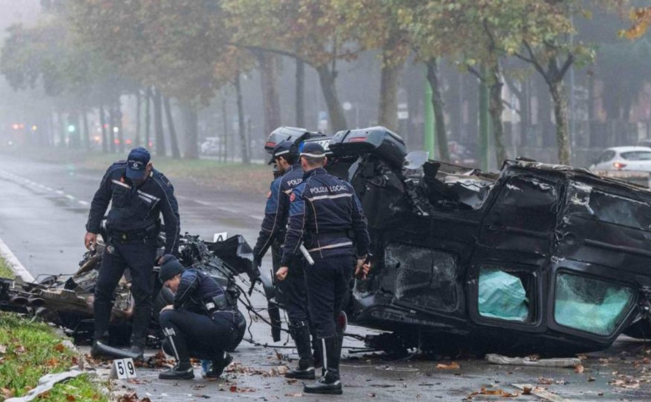 Tragico incidente in Fulvio Testi, le immagini ribaltano il caso: il 20enne non guidava, tentava di salvare gli amici. È giallo su chi fosse alla guida