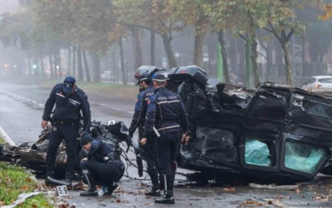Tragico incidente in Fulvio Testi, le immagini ribaltano il caso: il 20enne non guidava, tentava di salvare gli amici. È giallo su chi fosse alla guida