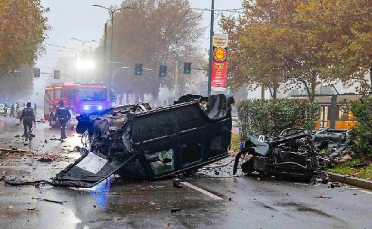 Violento scontro in viale Fulvio Testi all’alba: muore un ragazzo di 19 anni, il conducente del Suv si finge soccorritore