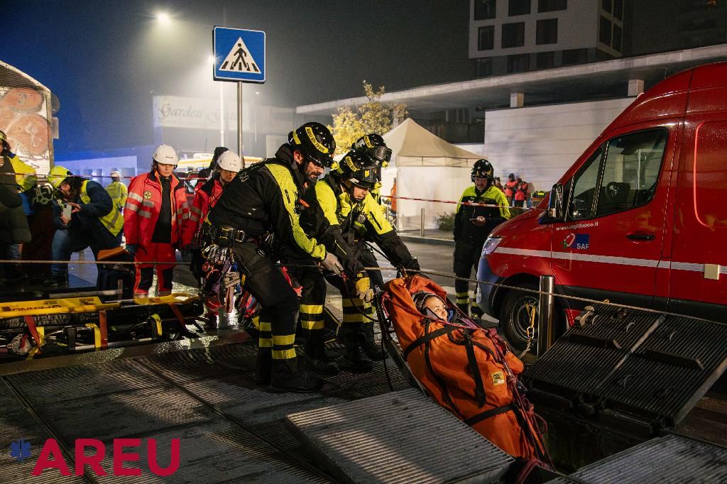 Maxi emergenza in galleria: a Milano una notte di test per soccorritori e forze dell’ordine