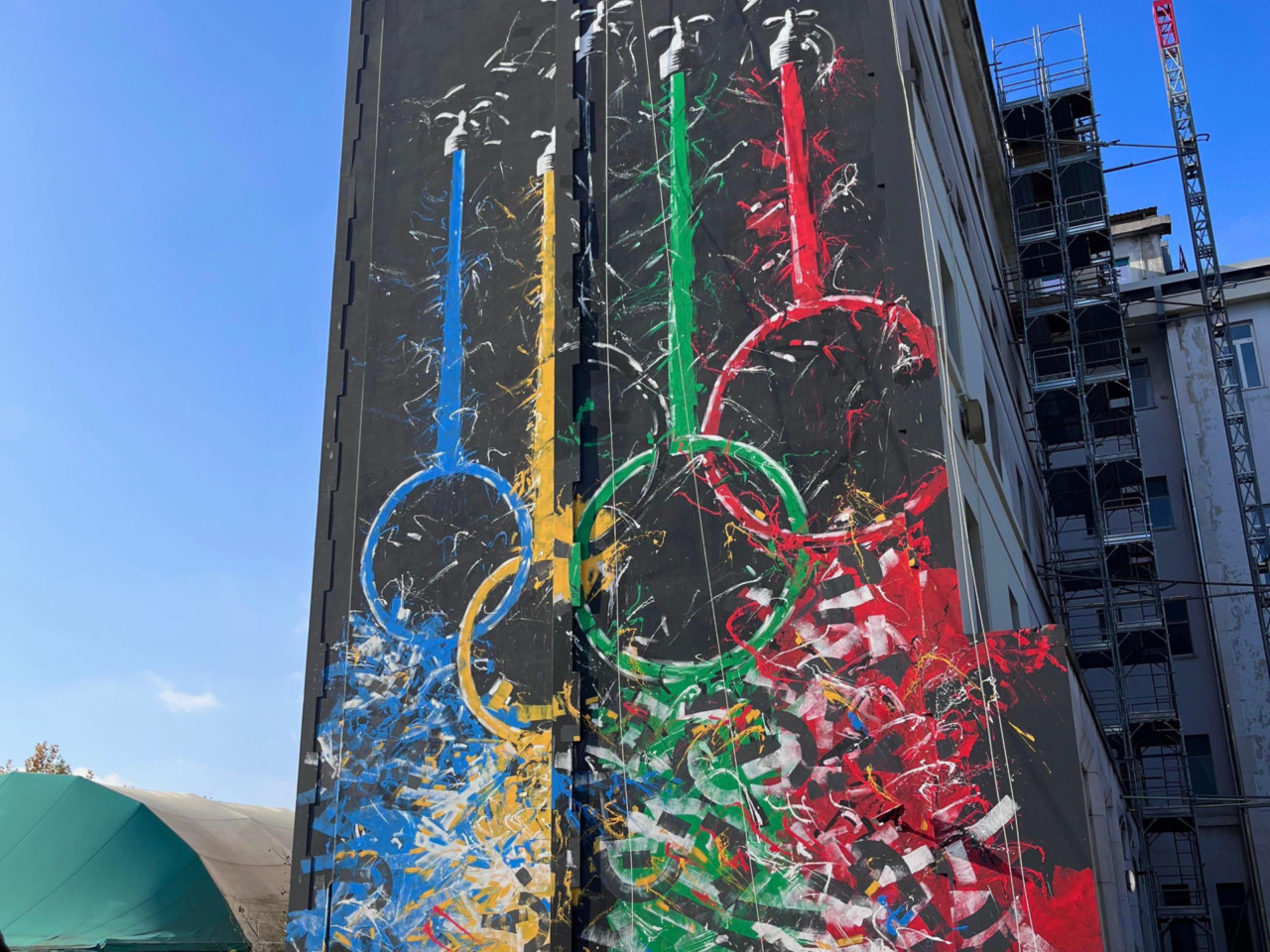 “Apri alla vita”: il nuovo murale di Tamburro accende il Niguarda in vista dei Giochi 2026