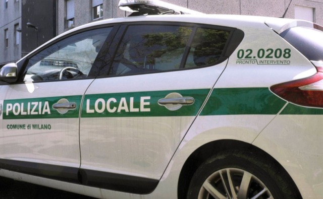 Sgomberato il palazzo occupato di via Stamira d’Ancona: 19 abusivi identificati