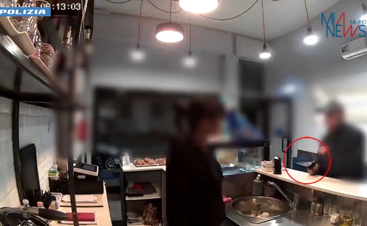 Cinque rapine in tre giorni nei negozi nella zona nord della città: in manette 48enne, arrestato in sella alla sua bici