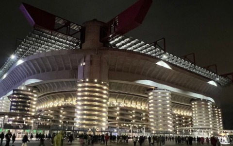 Tifosa 24enne della Norvegia denuncia molestia nei bagni di San Siro: indagato un addetto alle pulizie