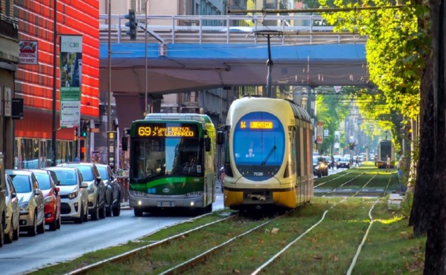 Fontana sui fondi statali ai trasporti pubblici: “Lombardia penalizzata, ha copertura fondo Tpl al 57%”