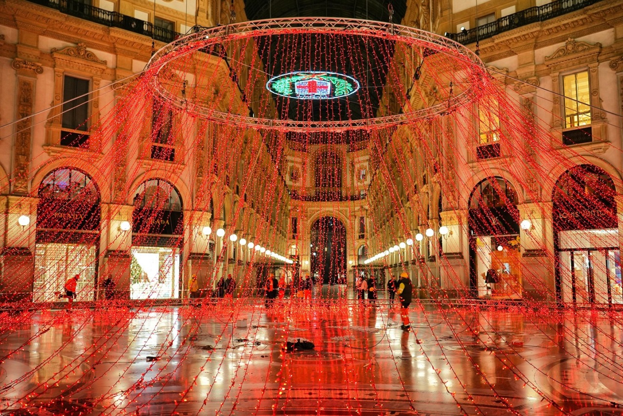 Una Milano tutta illuminata per le feste natalizie